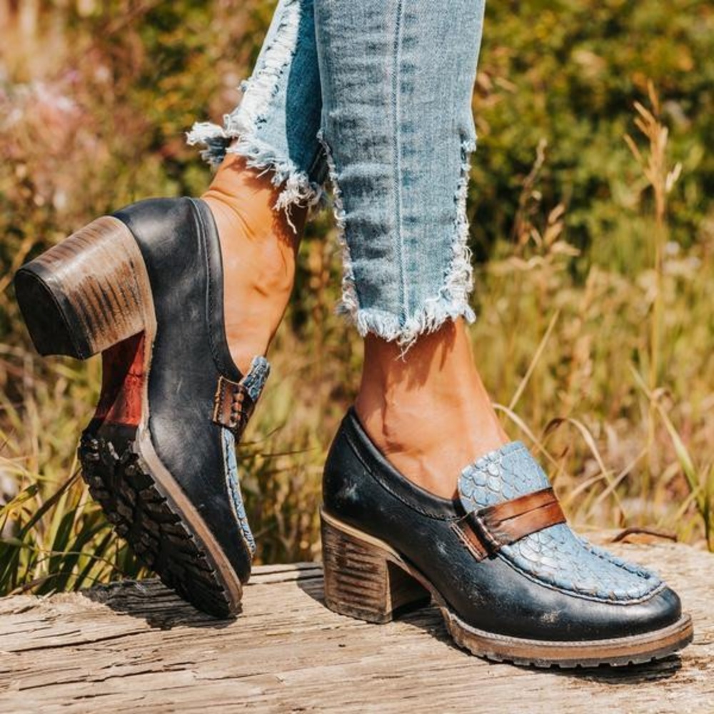 Freebird by Steven Bristol in Navy. Brand new